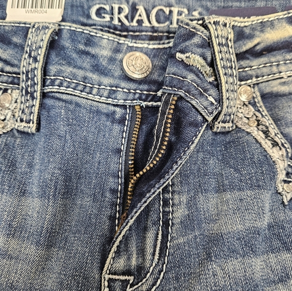 NWT Grace in LA‎ Embellished & Faded Stretch Denim Capri Pants Rolled Cuff B111 - Picture 4 of 10